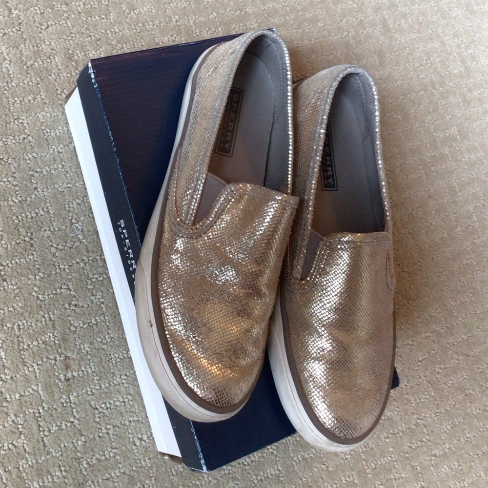 Sperry Off Bronze Top-Sider Sneaker. Women’s Size 6. Worn but Great Condition.